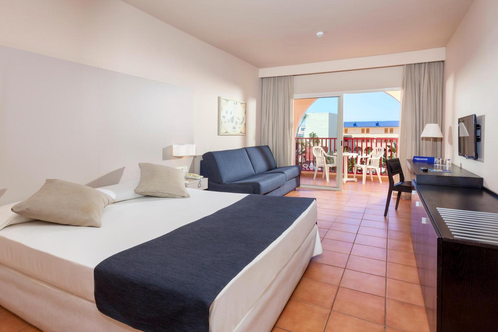 Family Room Pool View,1602325512:JPEG